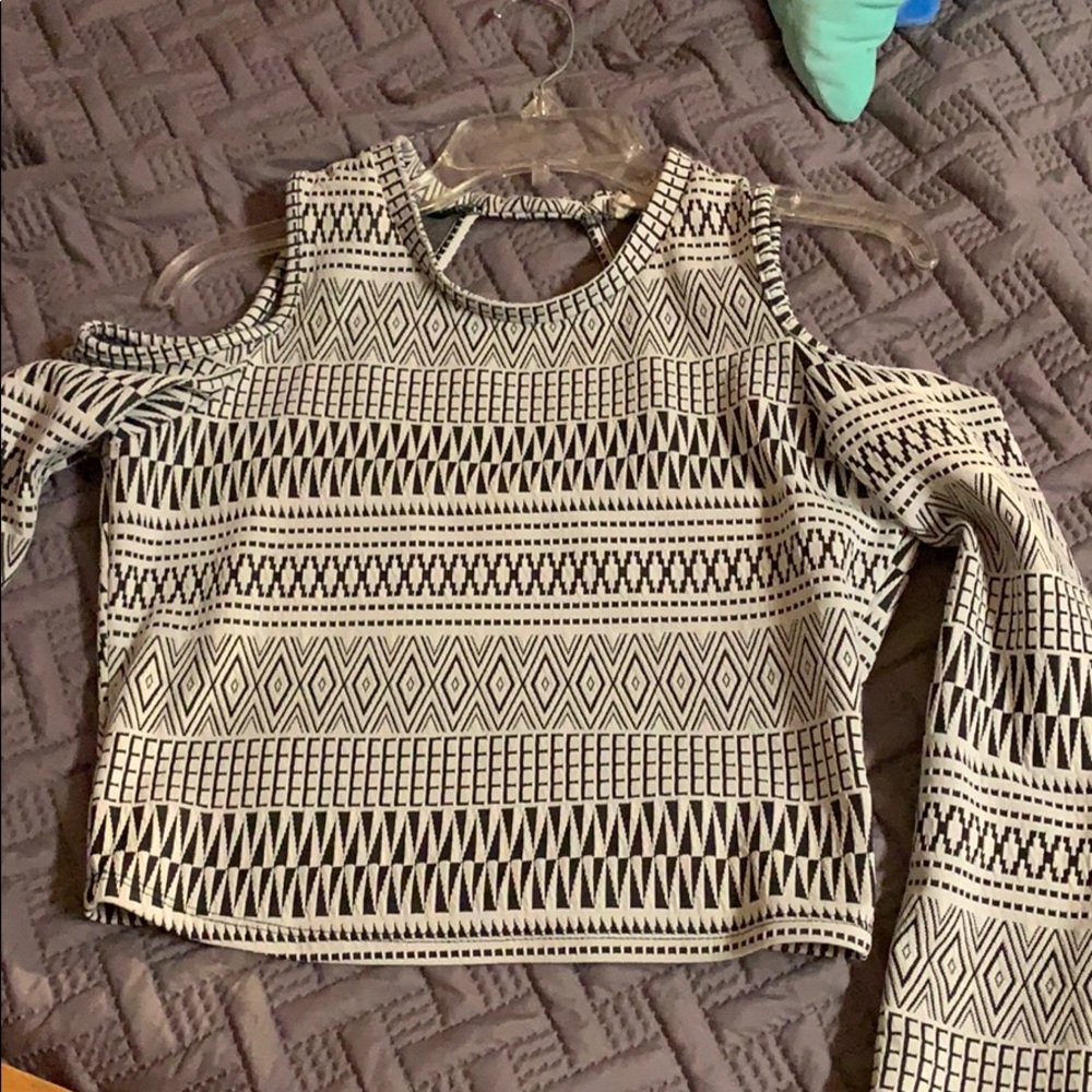 Cropped pattern shirt